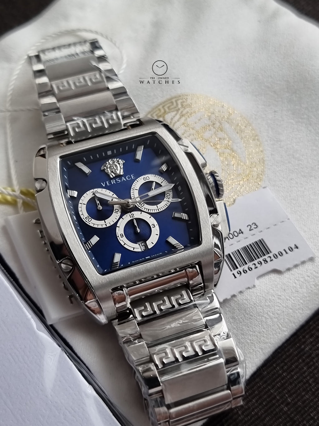 Versace Men’s Quartz Swiss Made Silver Stainless Steel Blue Dial 42mm Watch VE6H00423