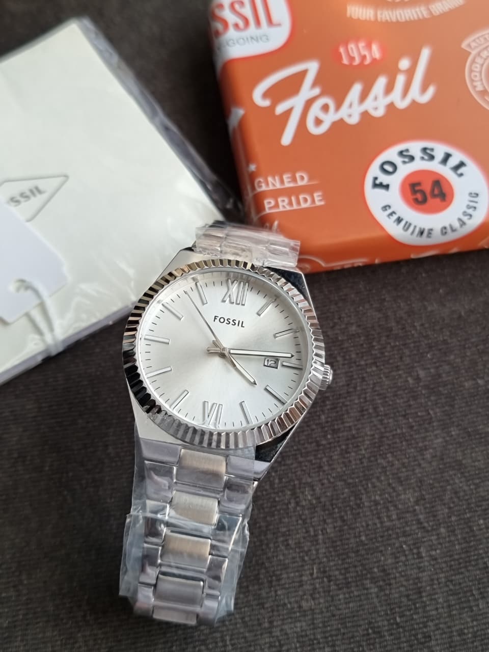 Fossil Scarlette Quartz Silver Dial Ladies Watch Item ES5300