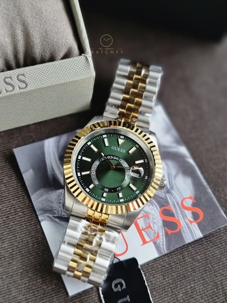 GUESS Green Round Dial 42mm Analog Quartz Men's Watch - GW0977G4