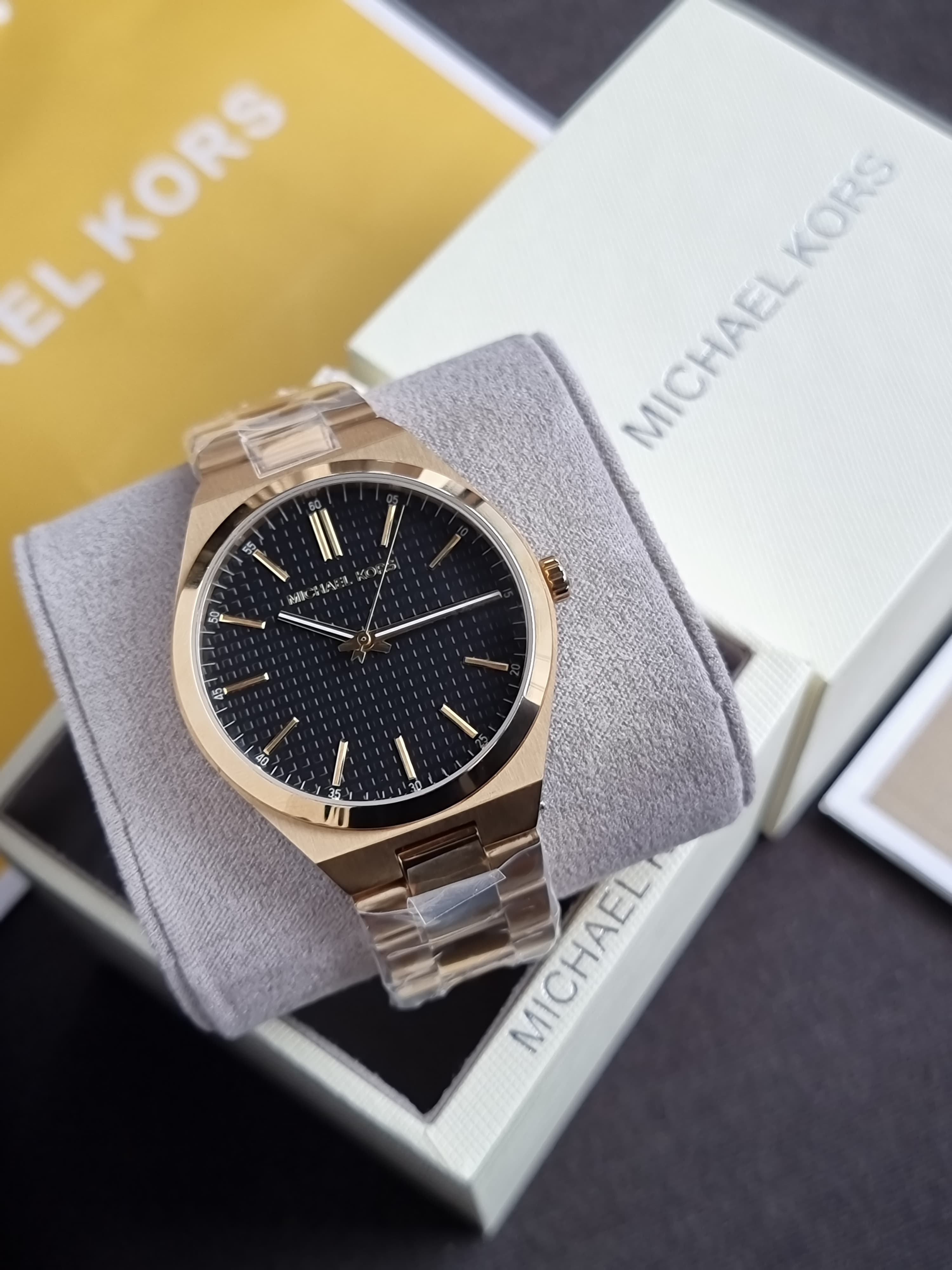 Michael Kors Lennox Quartz Men 43mm MK9226- Black Dial Golden Chain