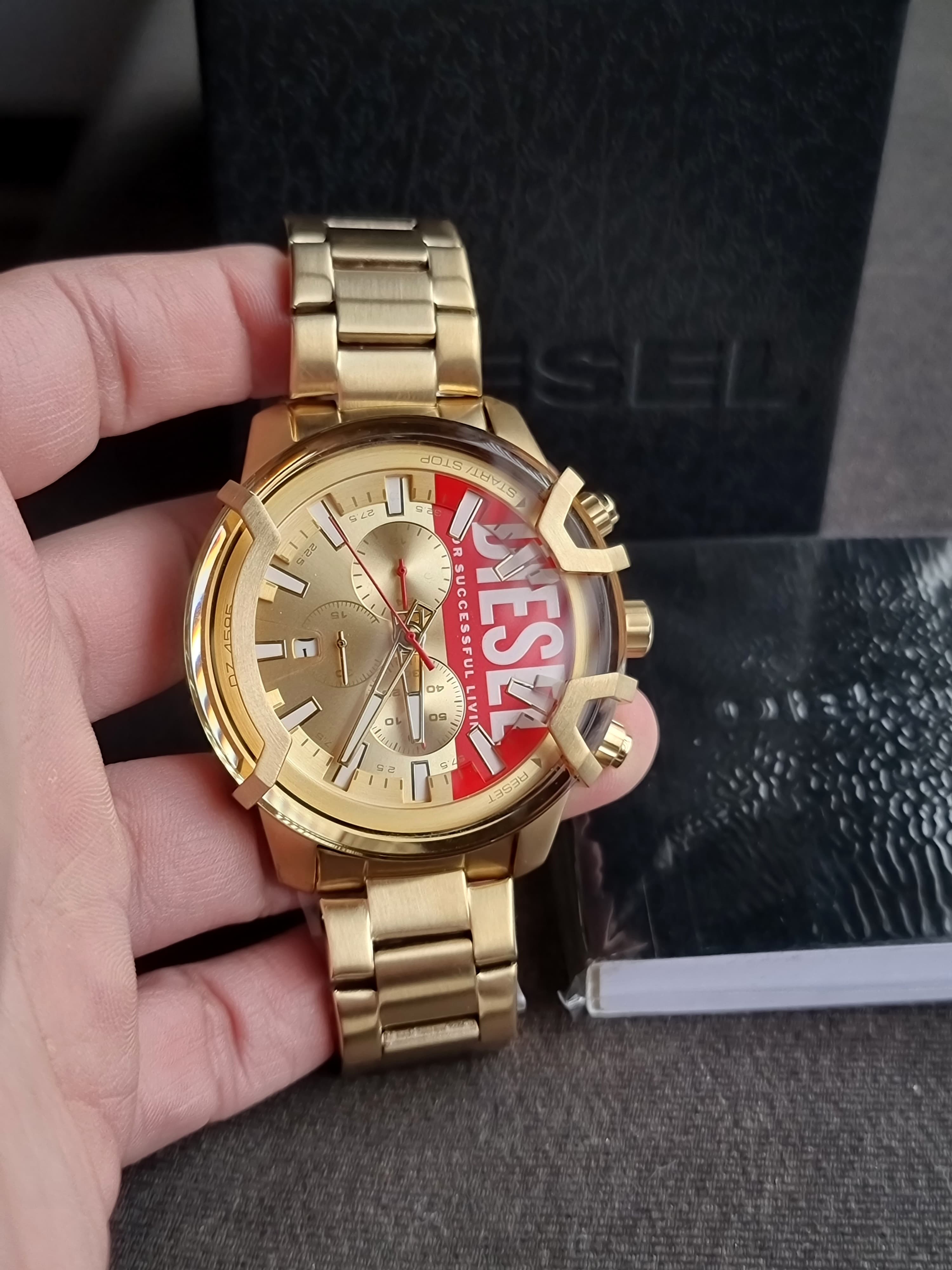 Diesel
Griffed Chronograph Quartz Gold Dial Men's Watch
DZ4595