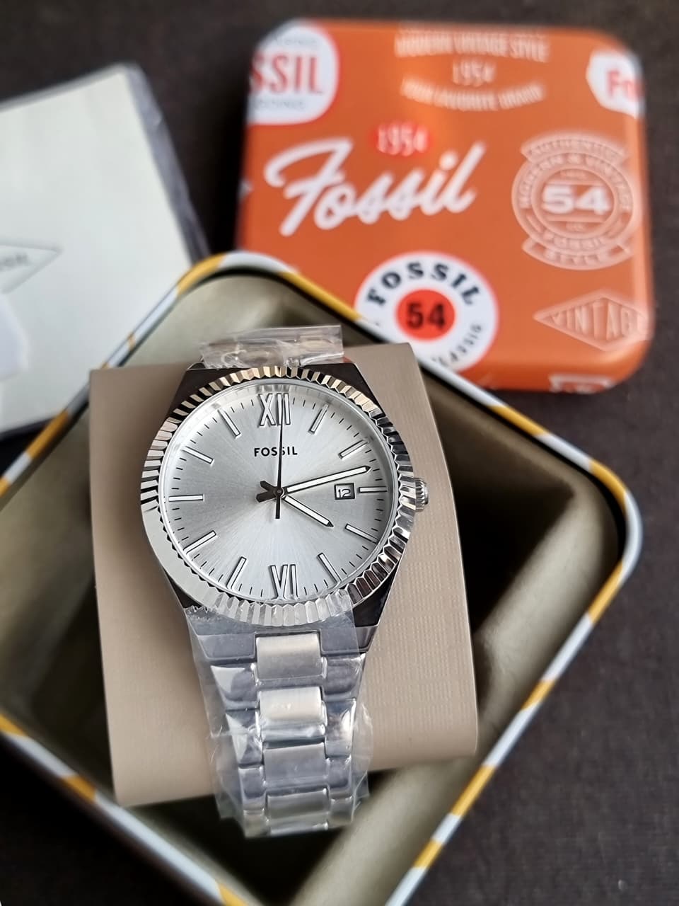 Fossil Scarlette Quartz Silver Dial Ladies Watch Item ES5300