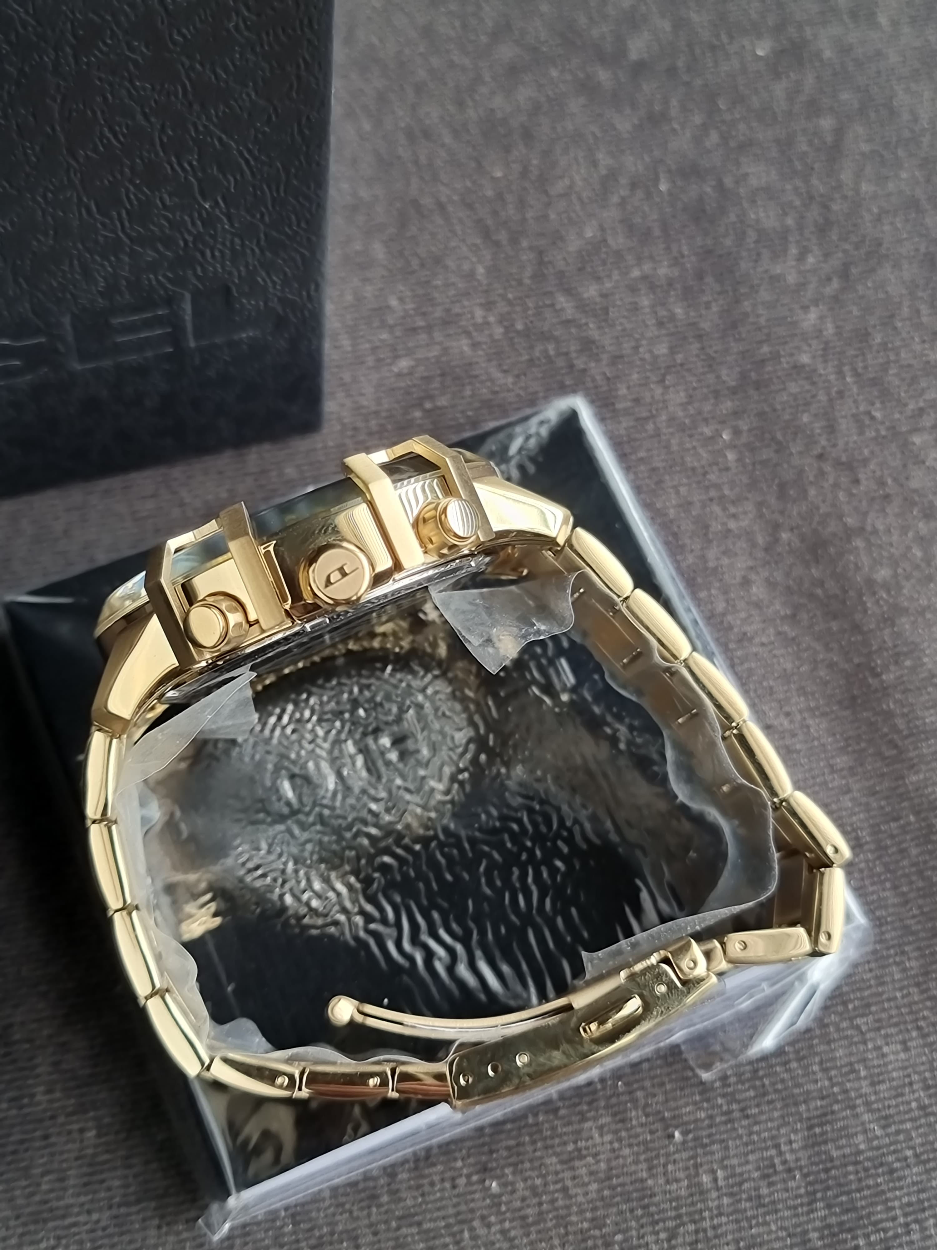 Diesel
Griffed Chronograph Quartz Gold Dial Men's Watch
DZ4595