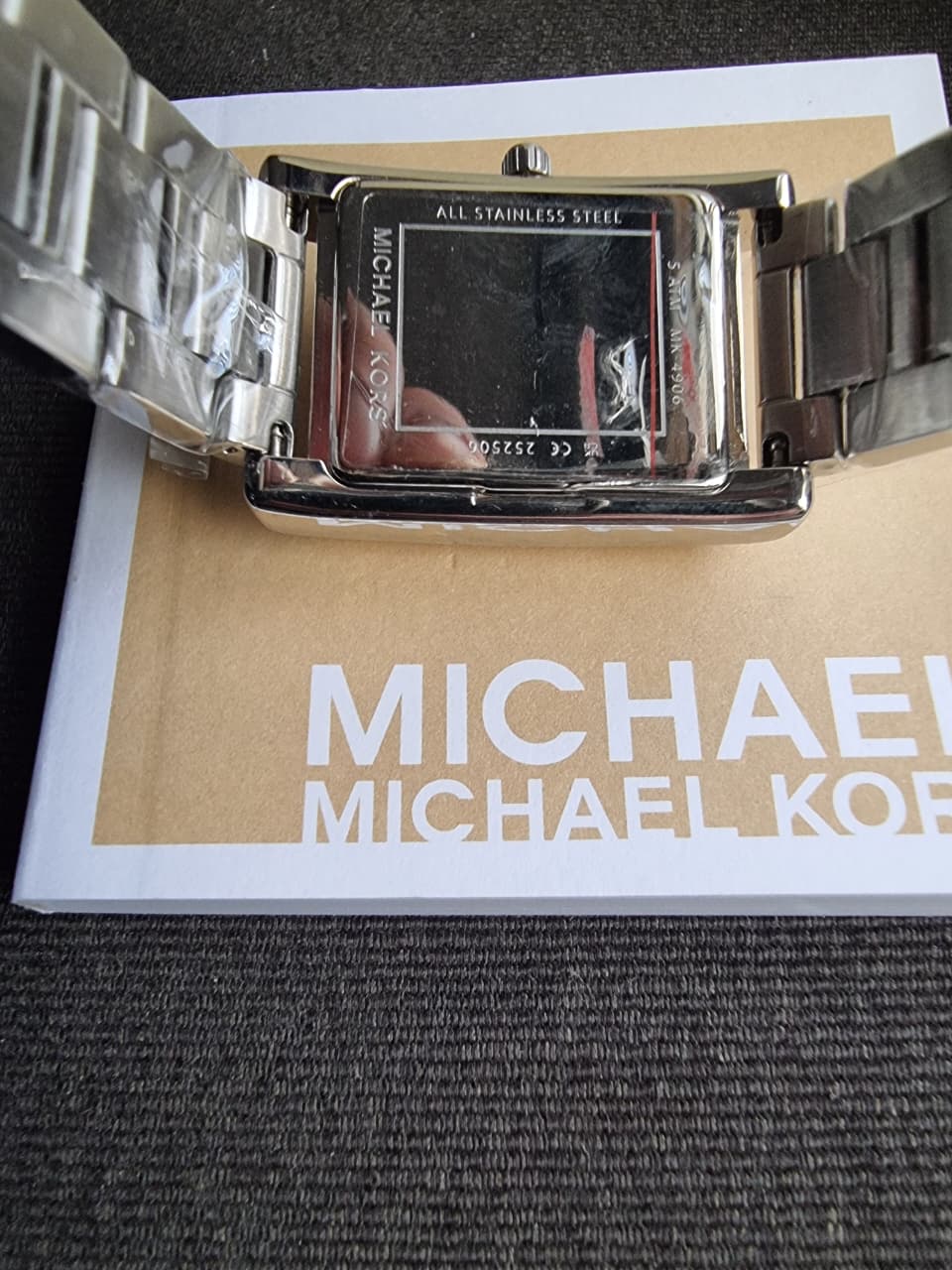 Michael Kors Essex Silver Quartz Stainless Steel Watch MK4906
(Without Tag)