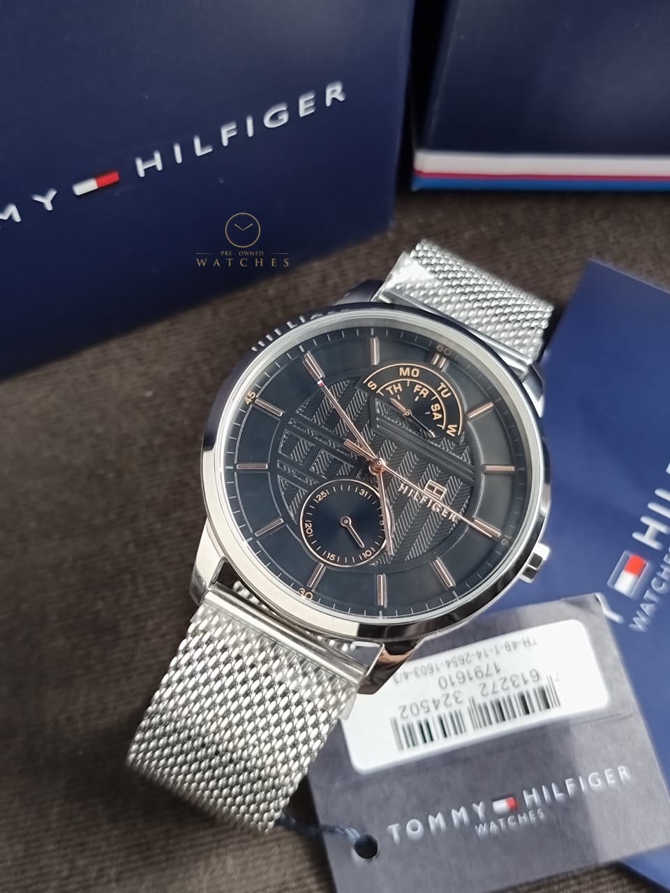 Tommy Hilfiger Hunter Silver Mesh Bracelet Black Dial Quartz Watch for Gents - 1791610
