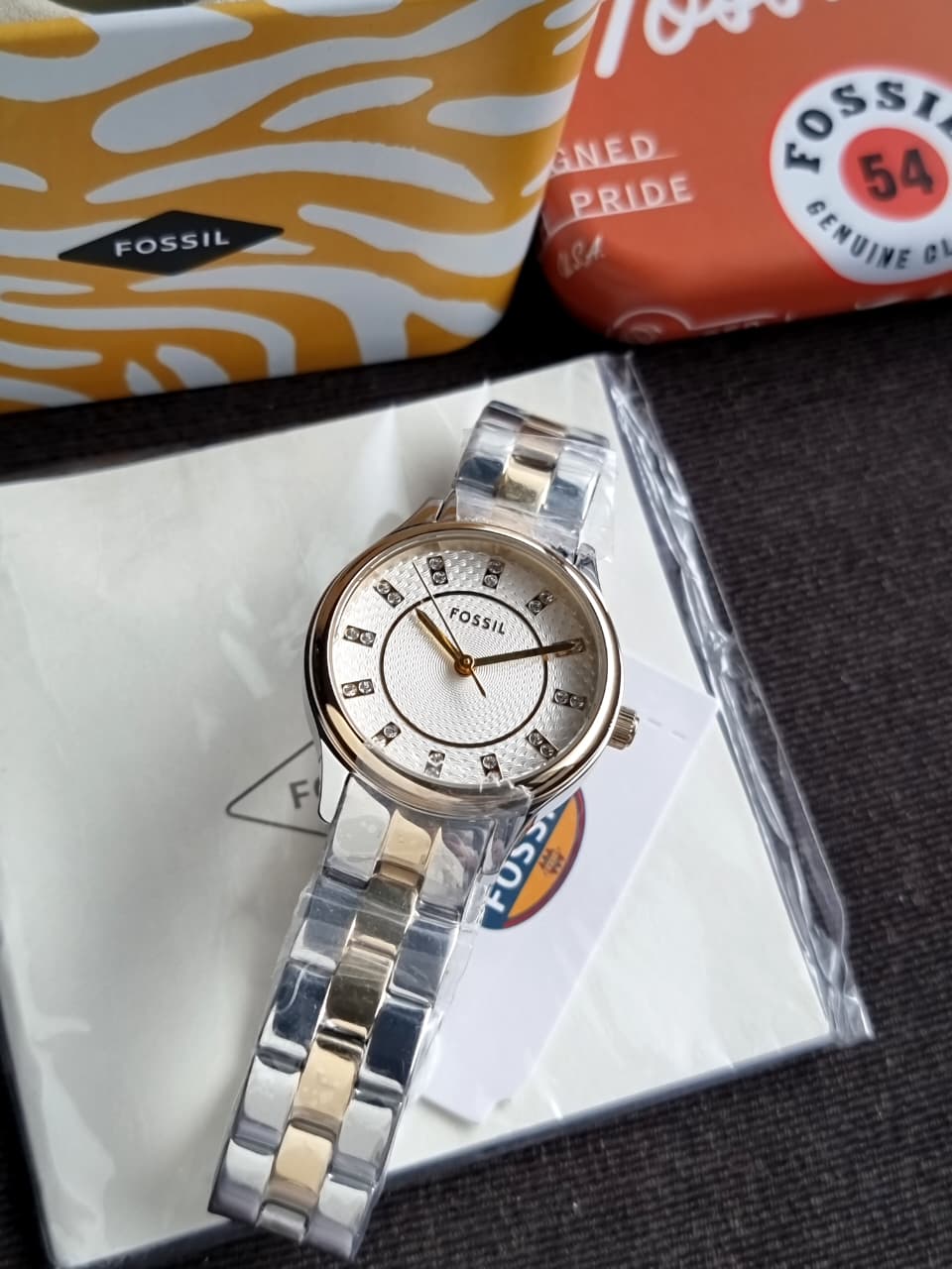Fossil Modern Sophisticate Quartz Crystal Silver Dial Ladies Watch
BQ1574