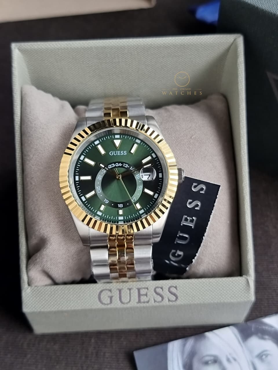 GUESS Green Round Dial 42mm Analog Quartz Men's Watch - GW0977G4