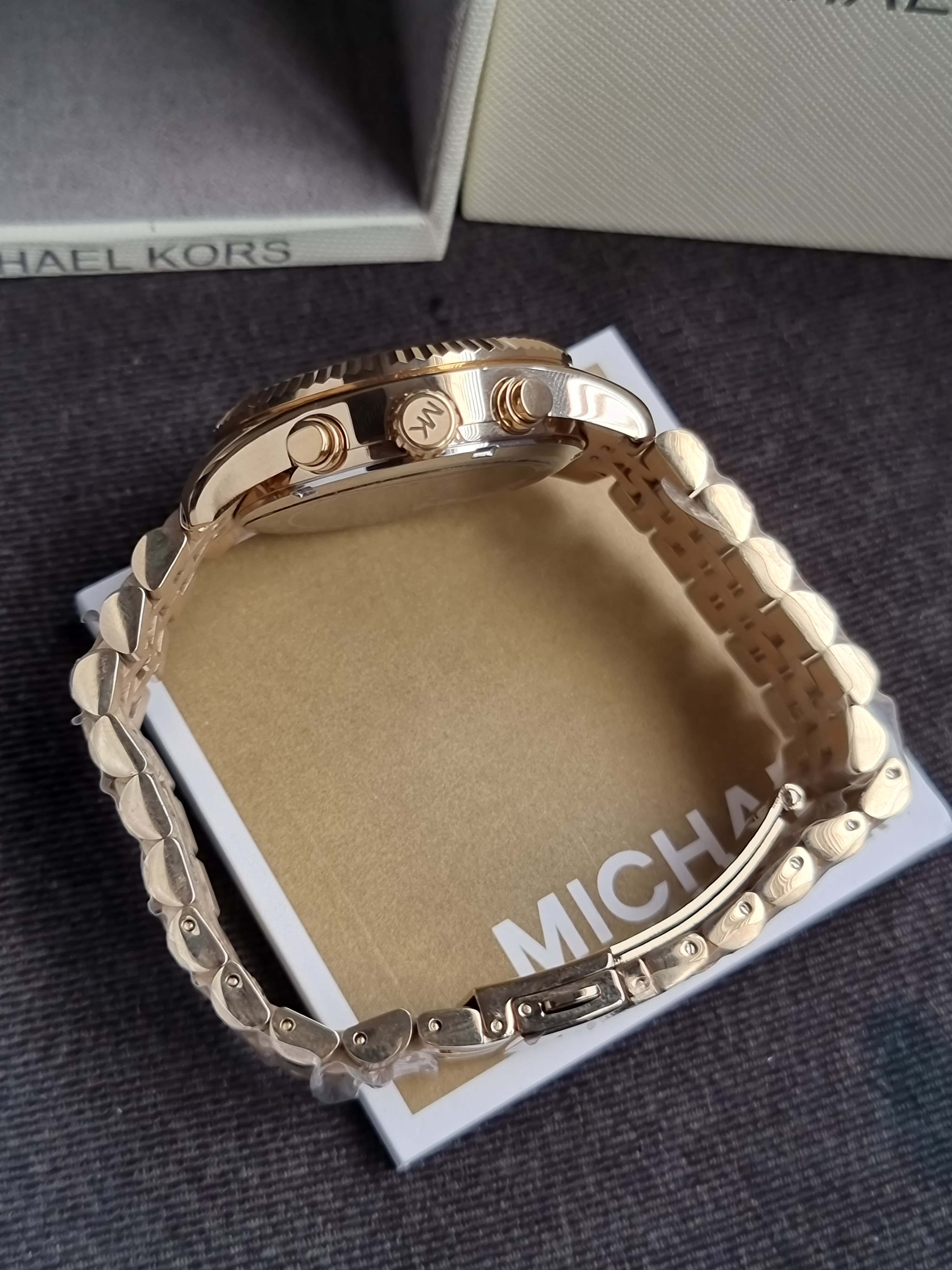 Michael Kors
lexington chronograph champagne dial ladies watch mk5556