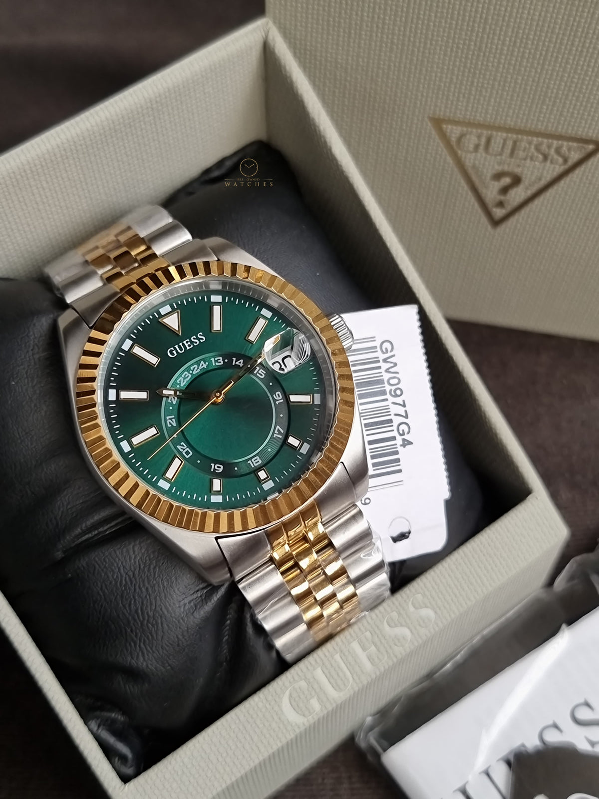 GUESS Green Round Dial 42mm Analog Quartz Men's Watch - GW0977G4