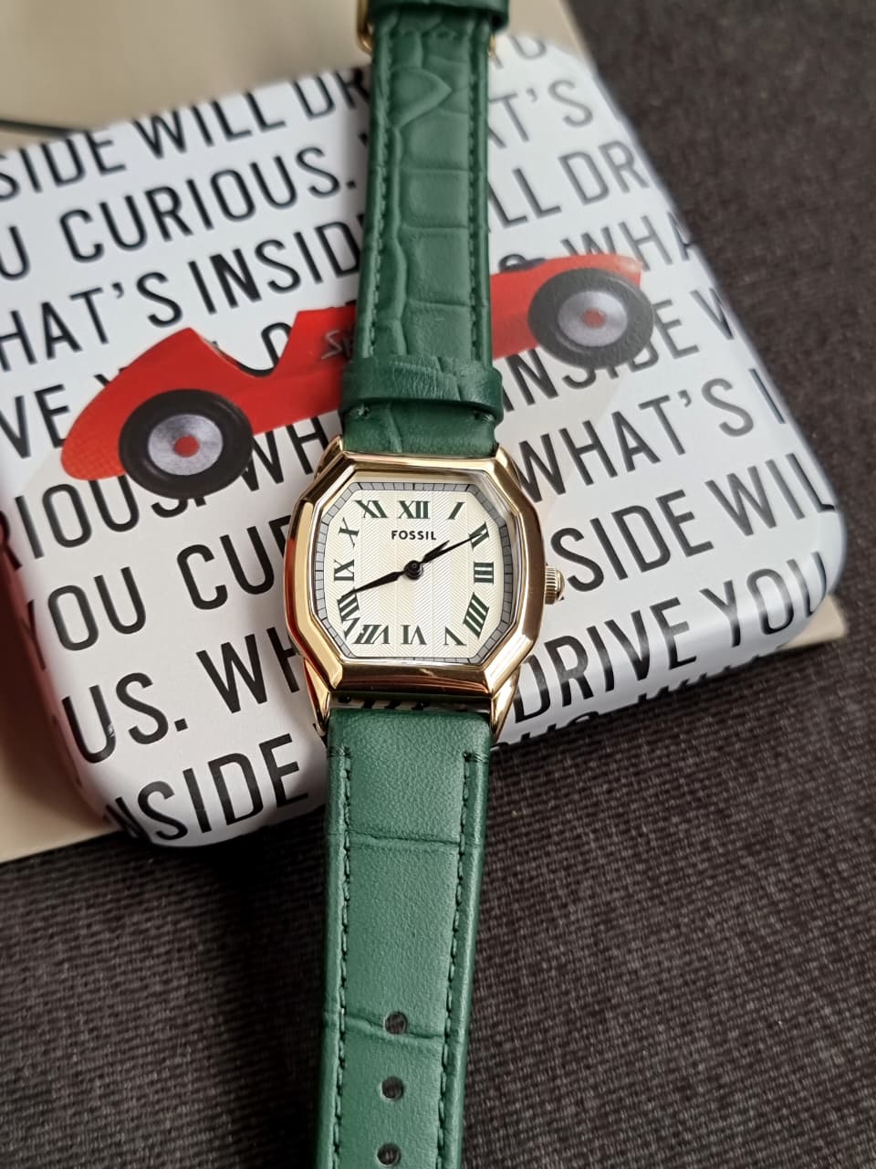Fossil Harlow Quartz Cream Dial Ladies Watch
ES5427