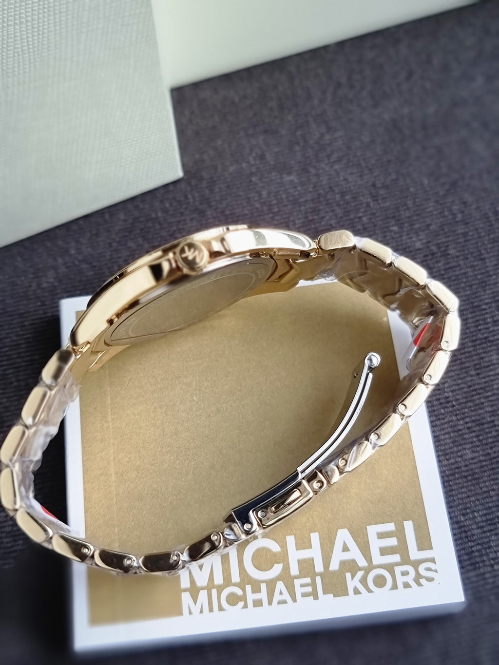 Michael Kors Women’s Quartz Stainless Steel White Dial 38mm Watch MK6693 (without tag)