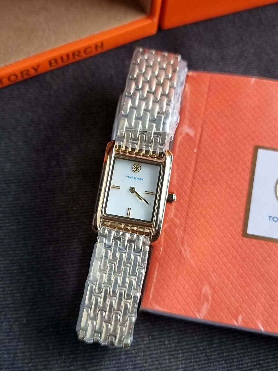 Tory Burch The Eleanor Gold Tone 28mm Analogue Watch TBW1082