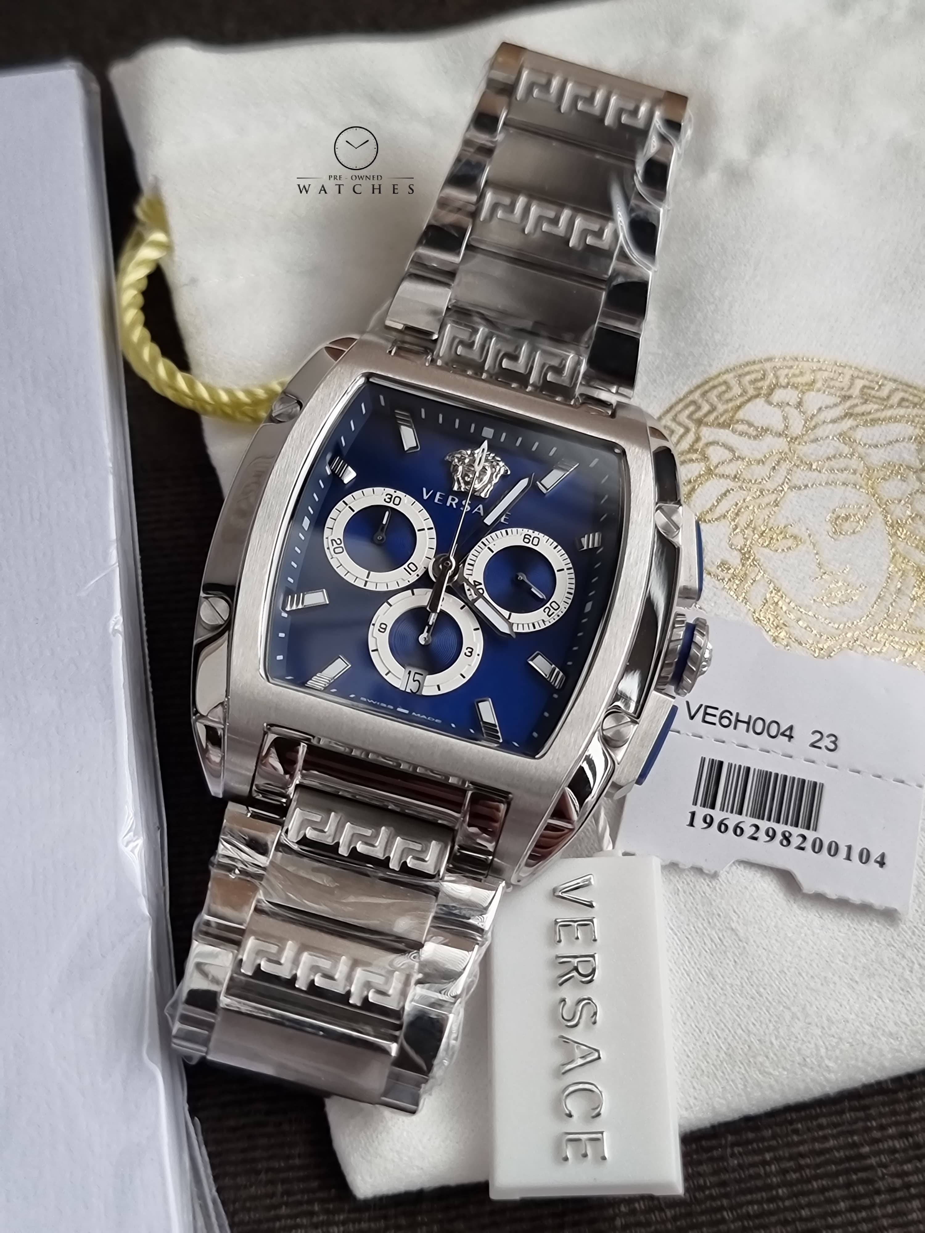 Versace Men’s Quartz Swiss Made Silver Stainless Steel Blue Dial 42mm Watch VE6H00423