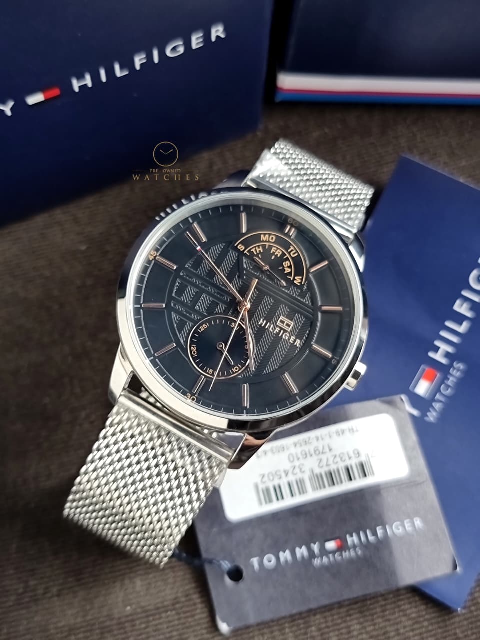 Tommy Hilfiger Hunter Silver Mesh Bracelet Black Dial Quartz Watch for Gents - 1791610