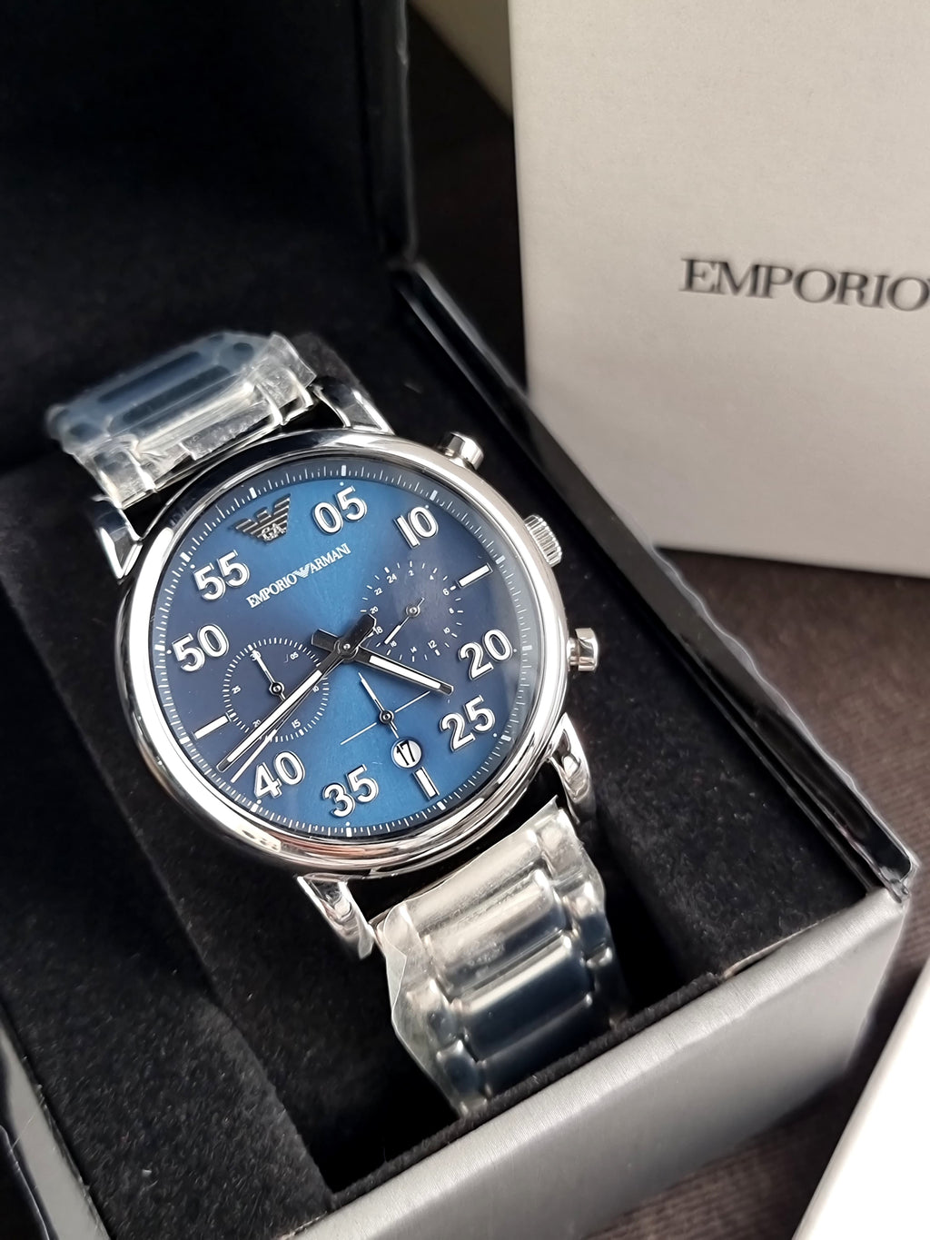 Emporio Armani Men’s Chronograph Quartz Stainless Steel Blue Dial 42mm Watch AR11132
(Without Tag)