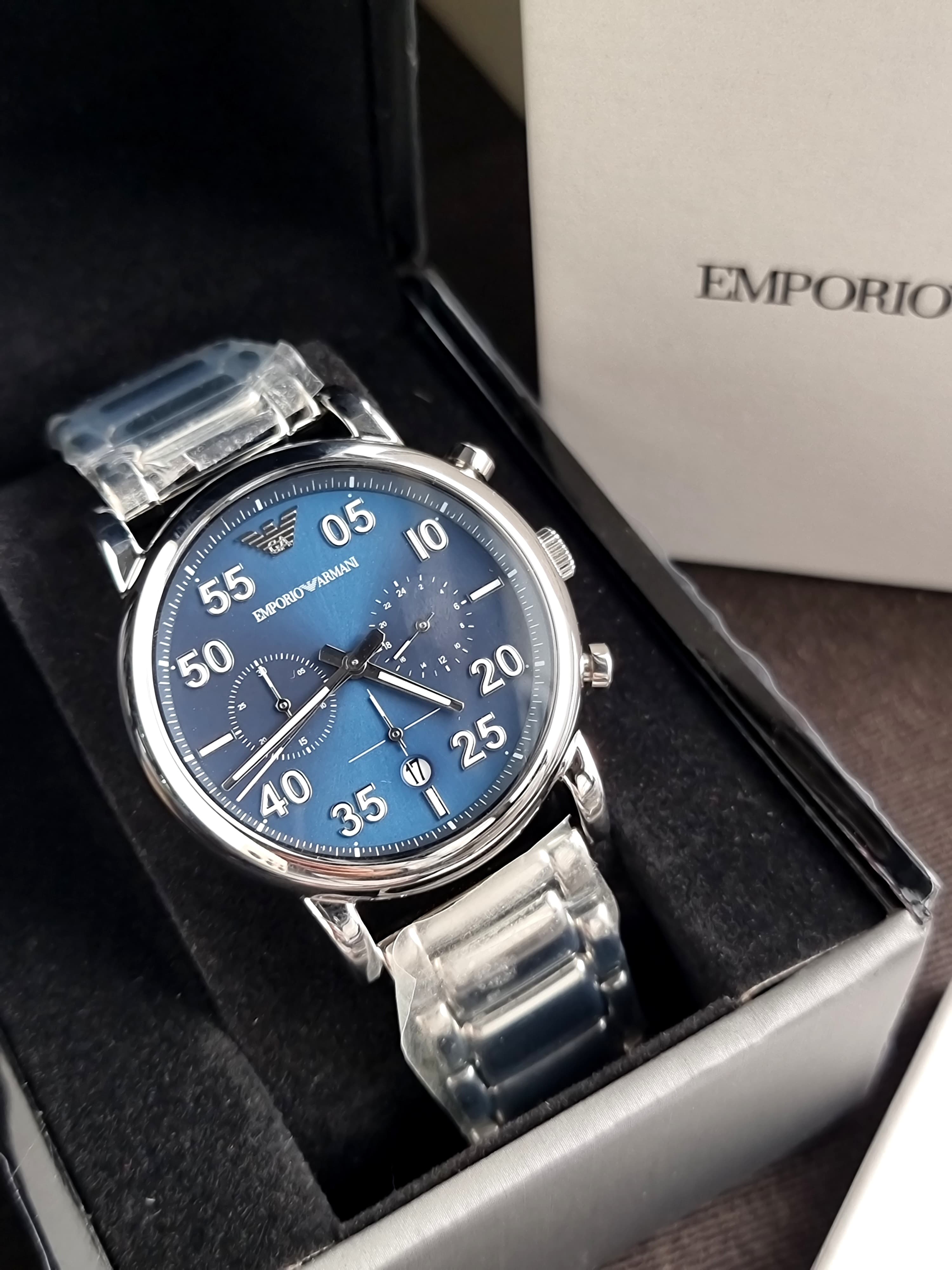 Emporio Armani Men’s Chronograph Quartz Stainless Steel Blue Dial 42mm Watch AR11132
(Without Tag)