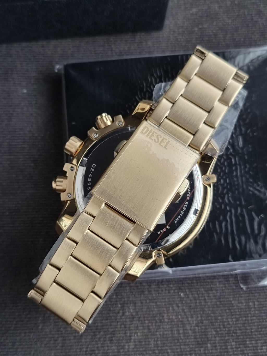 Diesel
Griffed Chronograph Quartz Gold Dial Men's Watch
DZ4595