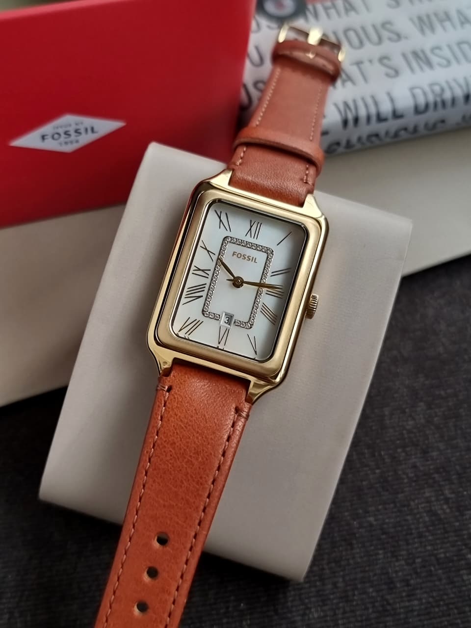 Fossil Raquel Date Medium Brown Leather White Mother of Pearl Dial Women’s Watch ES5307