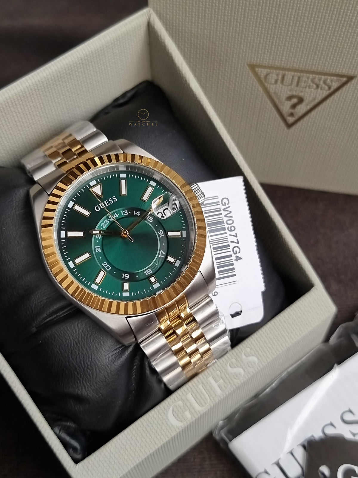 GUESS Green Round Dial 42mm Analog Quartz Men's Watch - GW0977G4