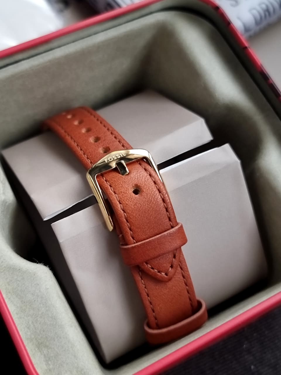 Fossil Raquel Date Medium Brown Leather White Mother of Pearl Dial Women’s Watch ES5307