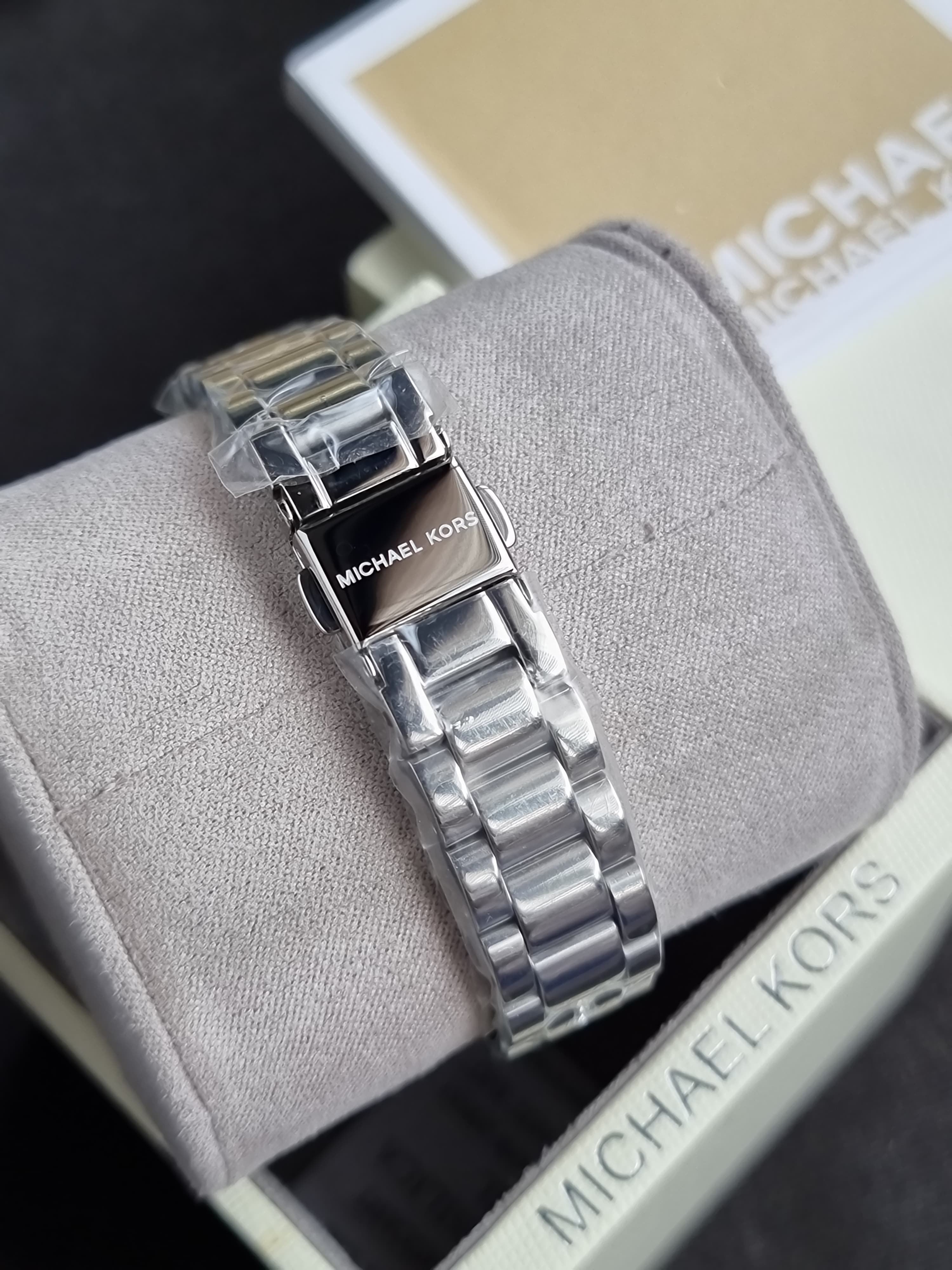 MICHAEL KORS Lauryn Crystal Mother of Pearl Dial Ladies Watch MK3900
