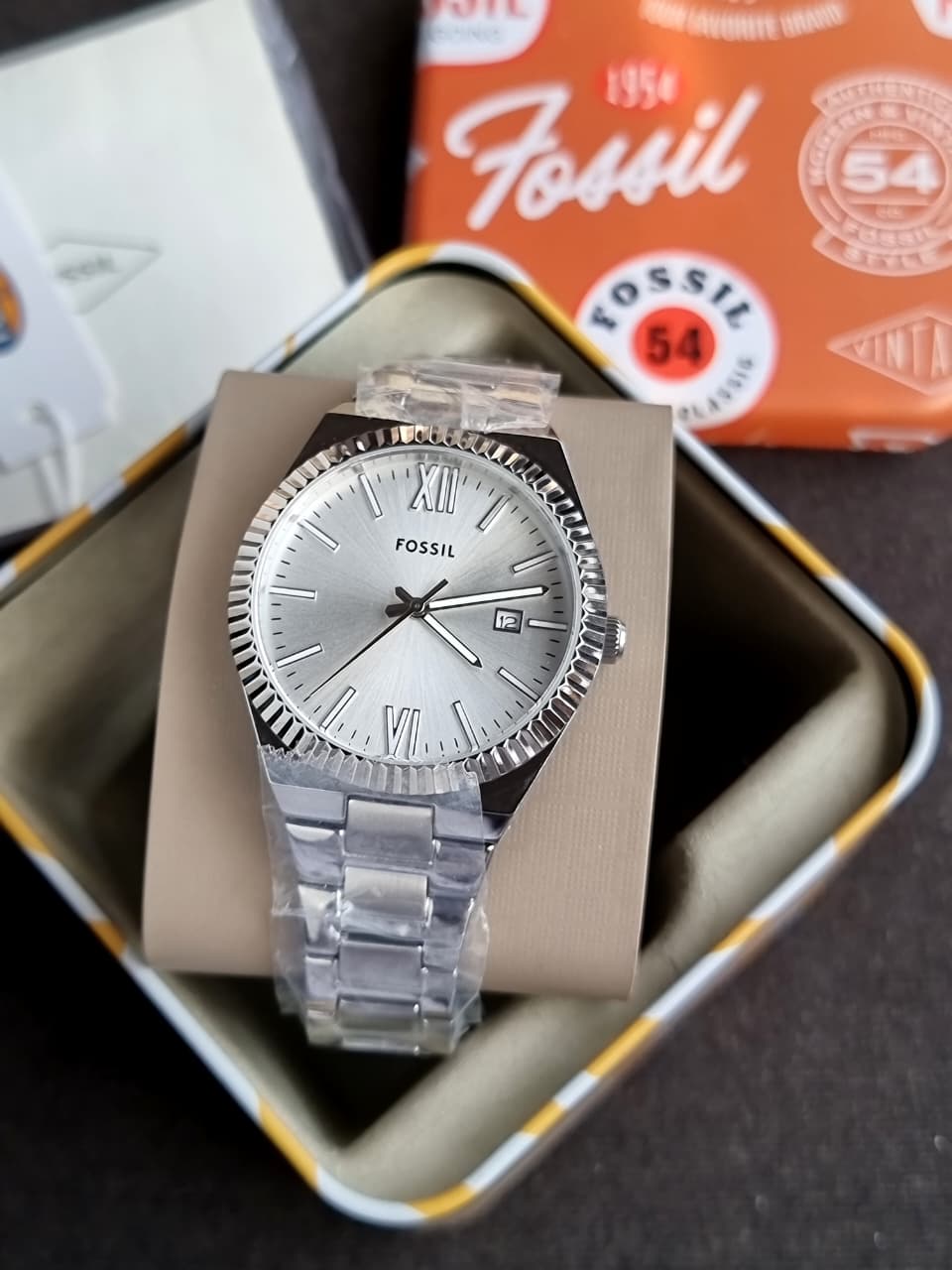 Fossil Scarlette Quartz Silver Dial Ladies Watch Item ES5300