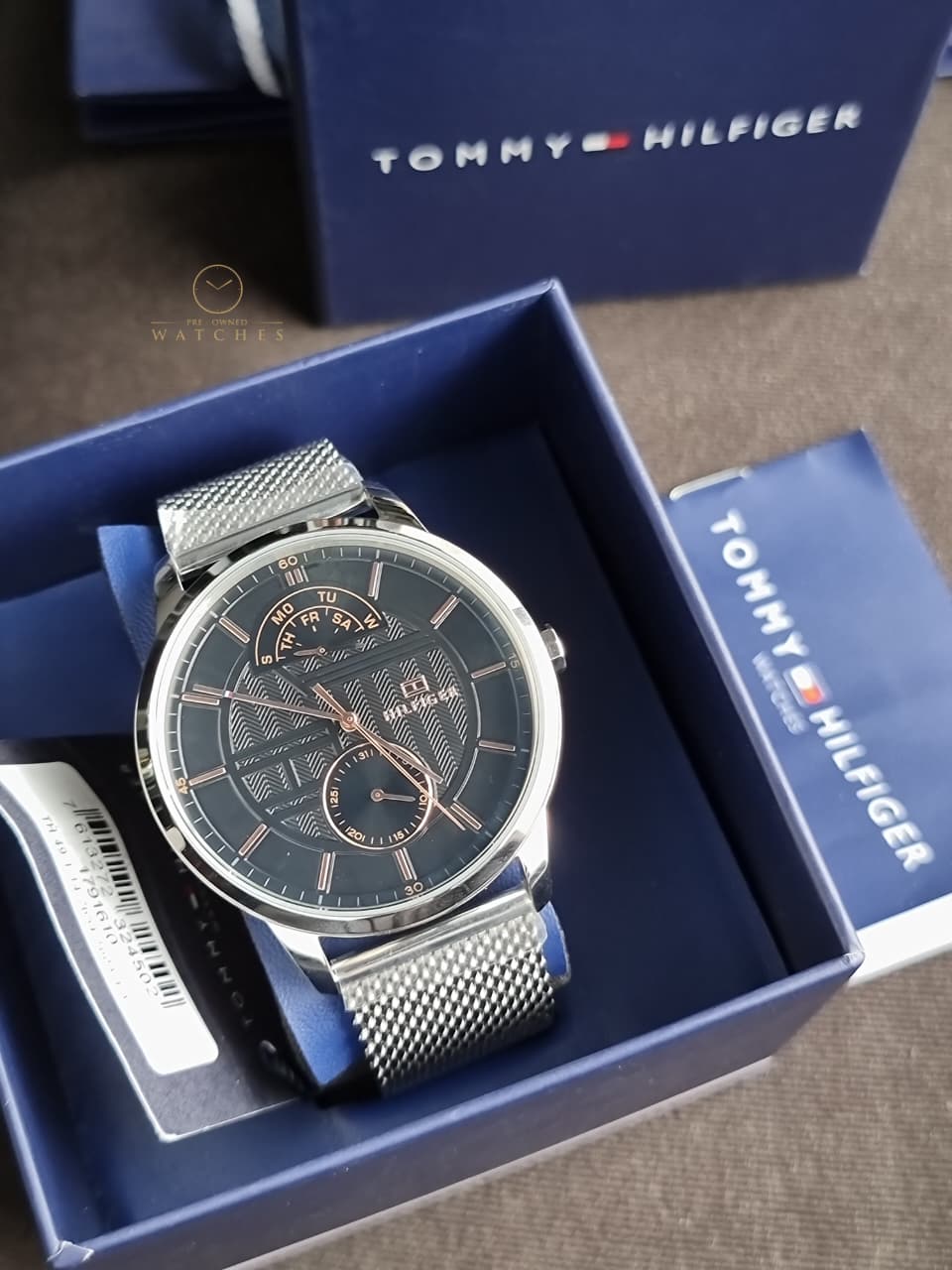 Tommy Hilfiger Hunter Silver Mesh Bracelet Black Dial Quartz Watch for Gents - 1791610
