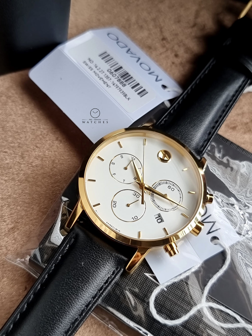 Mov. Black Leather Strap White Dial Chronograph Quartz Watch for Gents -  0607888