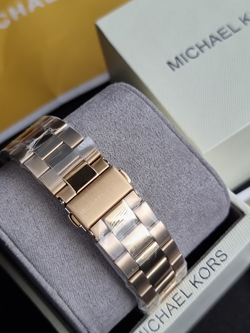 Michael Kors Lennox Quartz Men 43mm MK9226- Black Dial Golden Chain