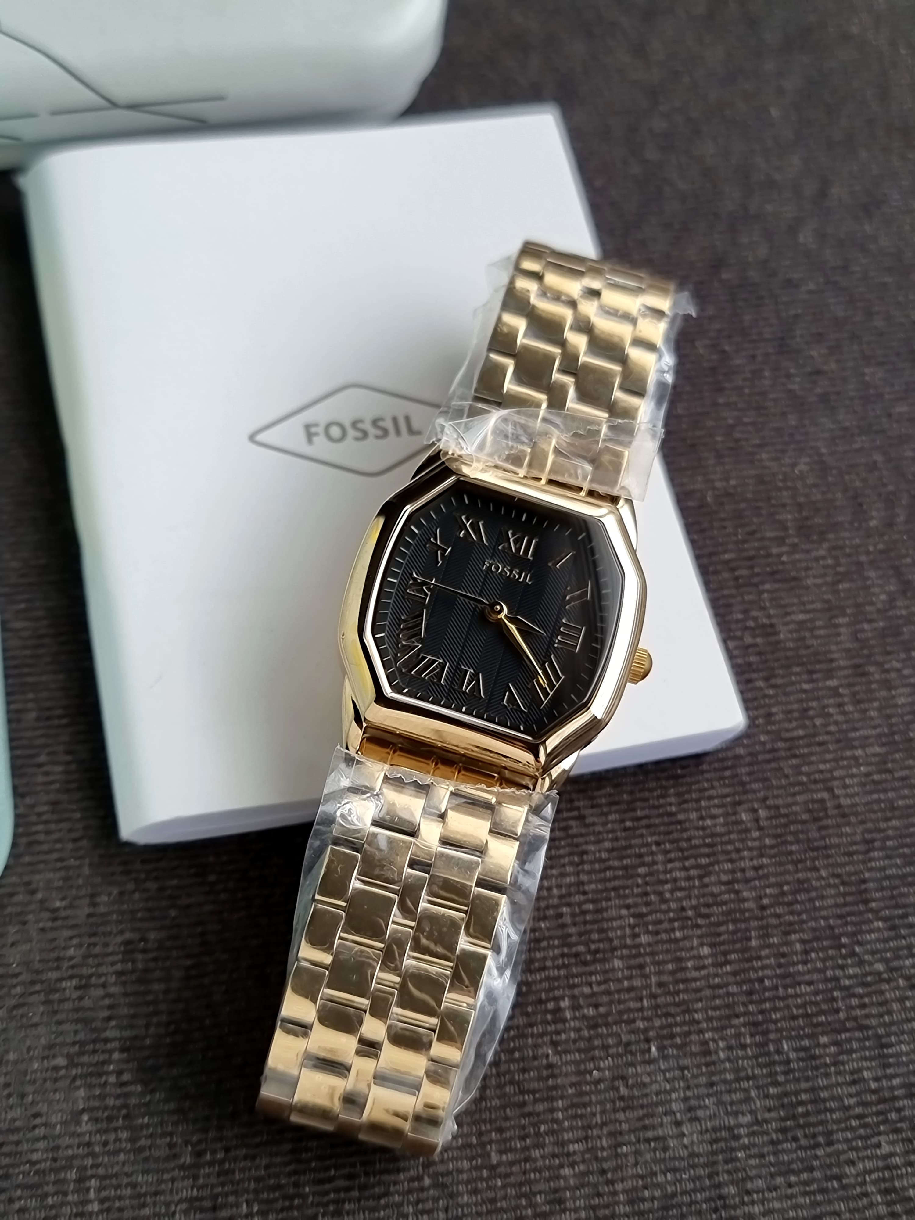 Fossil Harlow Quartz Black 27mm
Dial Ladies Watch ES5433