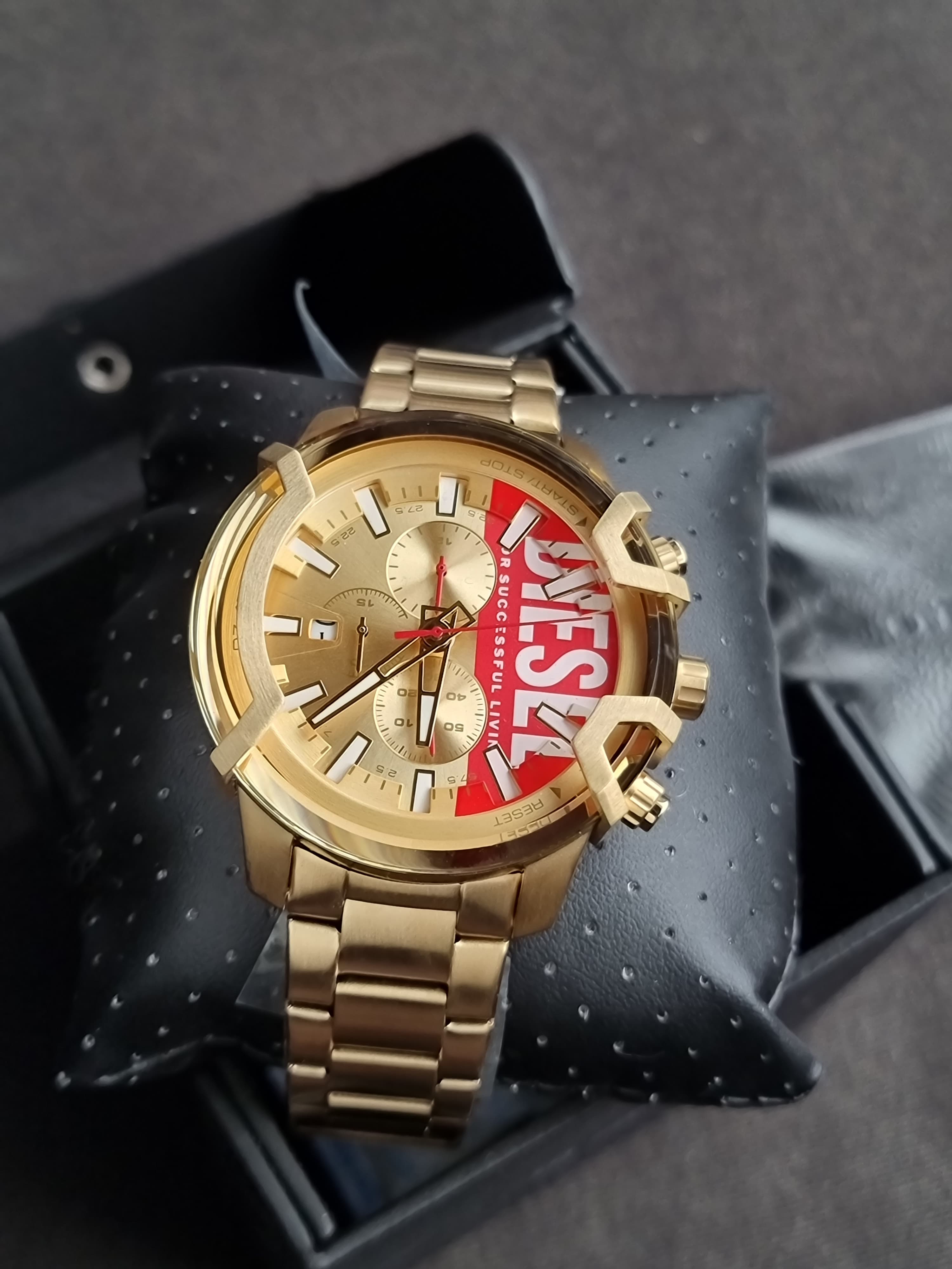 Diesel
Griffed Chronograph Quartz Gold Dial Men's Watch
DZ4595