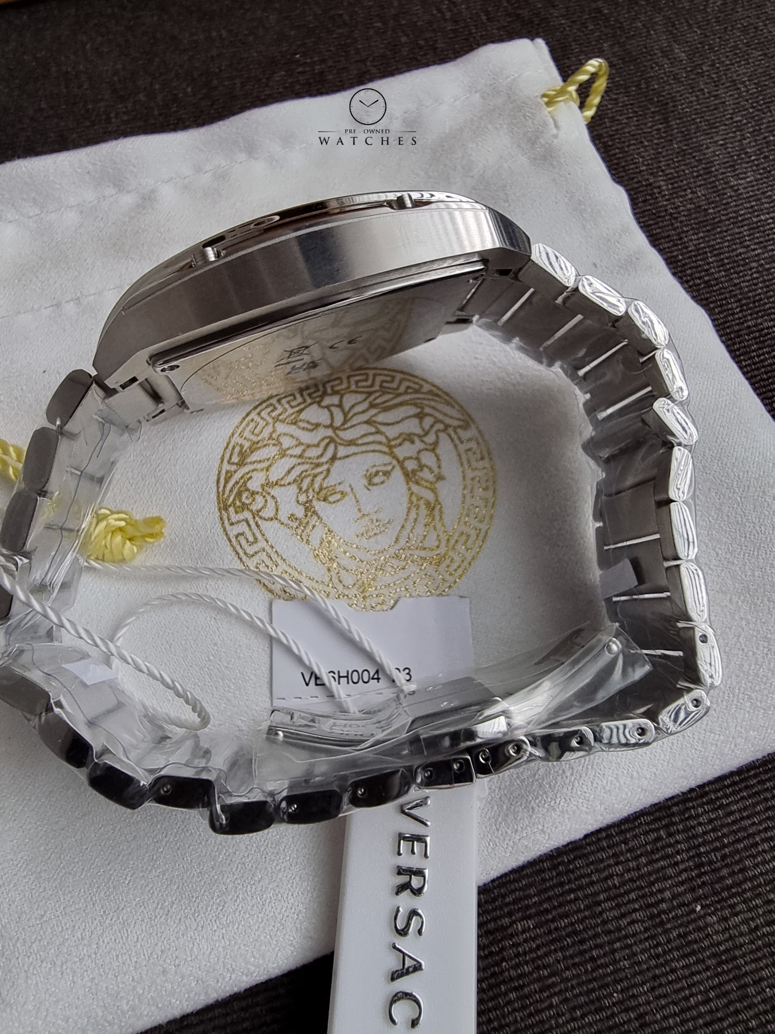 Versace Men’s Quartz Swiss Made Silver Stainless Steel Blue Dial 42mm Watch VE6H00423