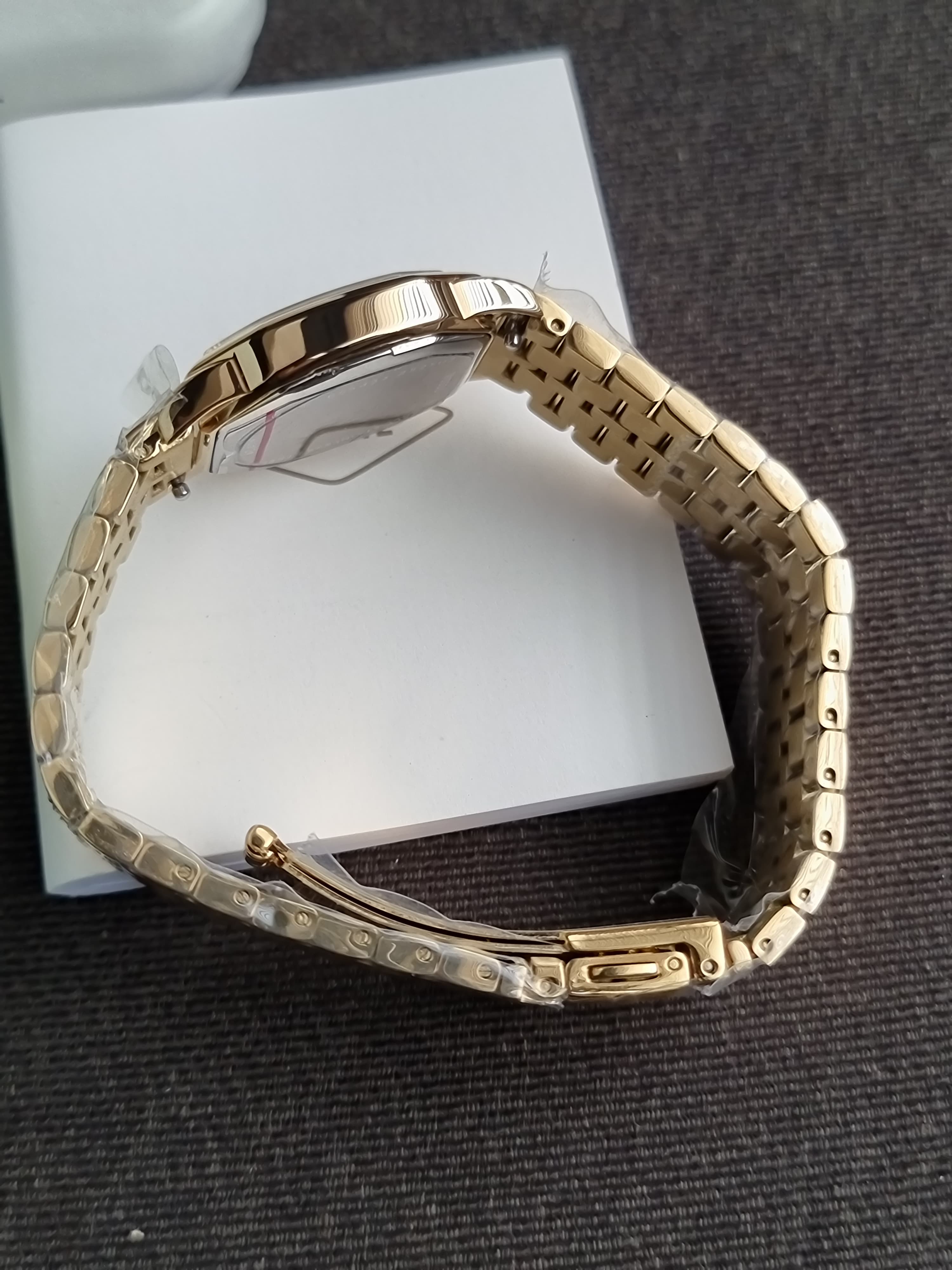 Fossil Harlow Quartz Black 27mm
Dial Ladies Watch ES5433