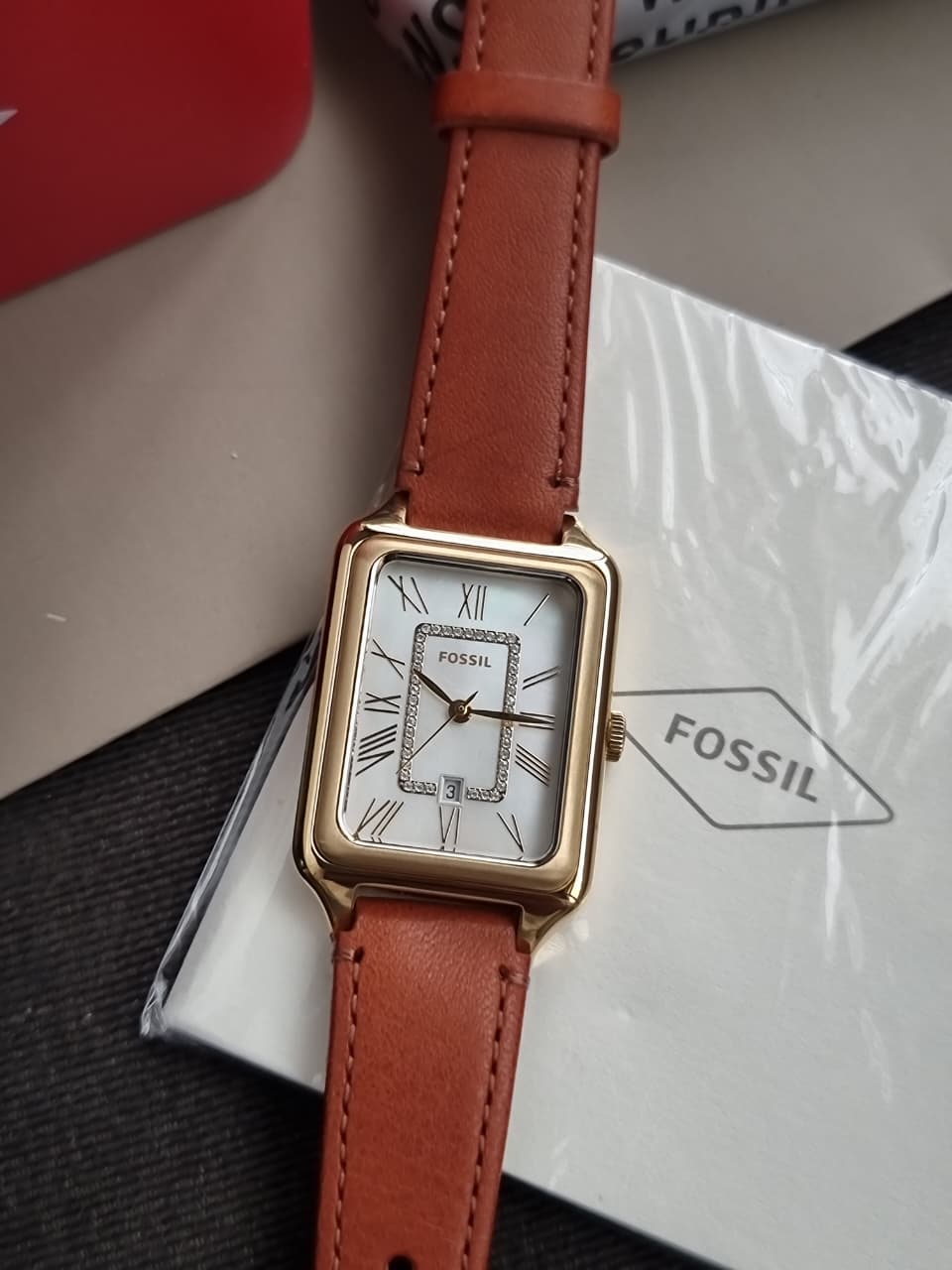 Fossil Raquel Date Medium Brown Leather White Mother of Pearl Dial Women’s Watch ES5307