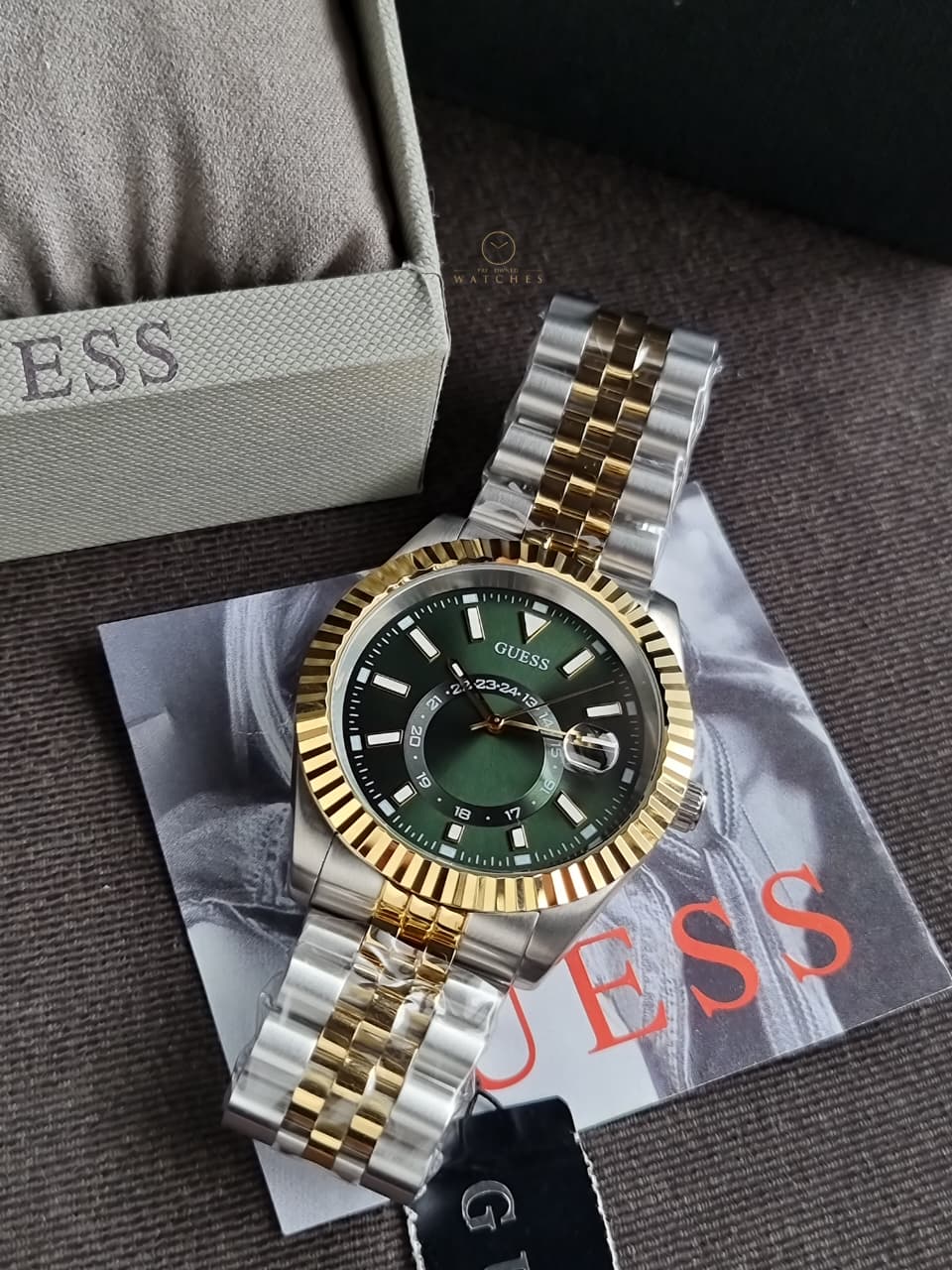 GUESS Green Round Dial 42mm Analog Quartz Men's Watch - GW0977G4