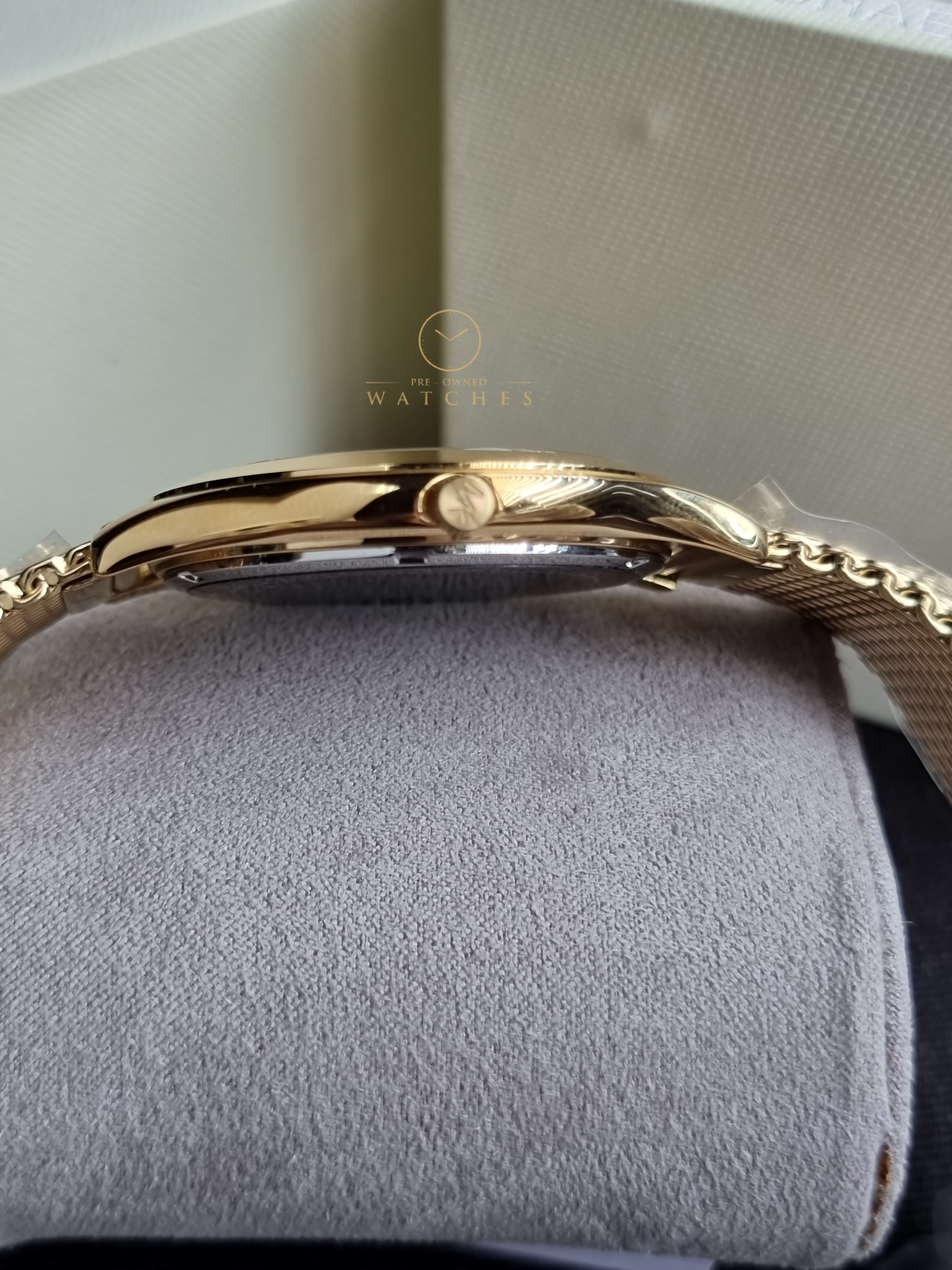 Michael Kors Slim Runway Quartz Gold Dial Gold Mesh Bracelet Watch For Men - MK8625