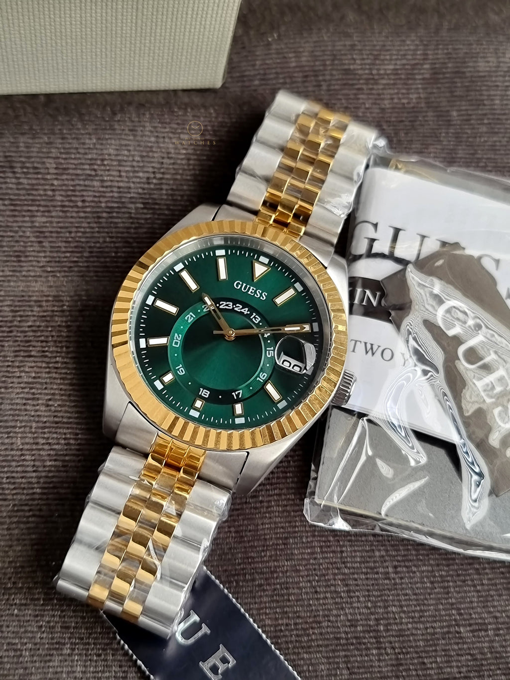 GUESS Green Round Dial 42mm Analog Quartz Men's Watch - GW0977G4